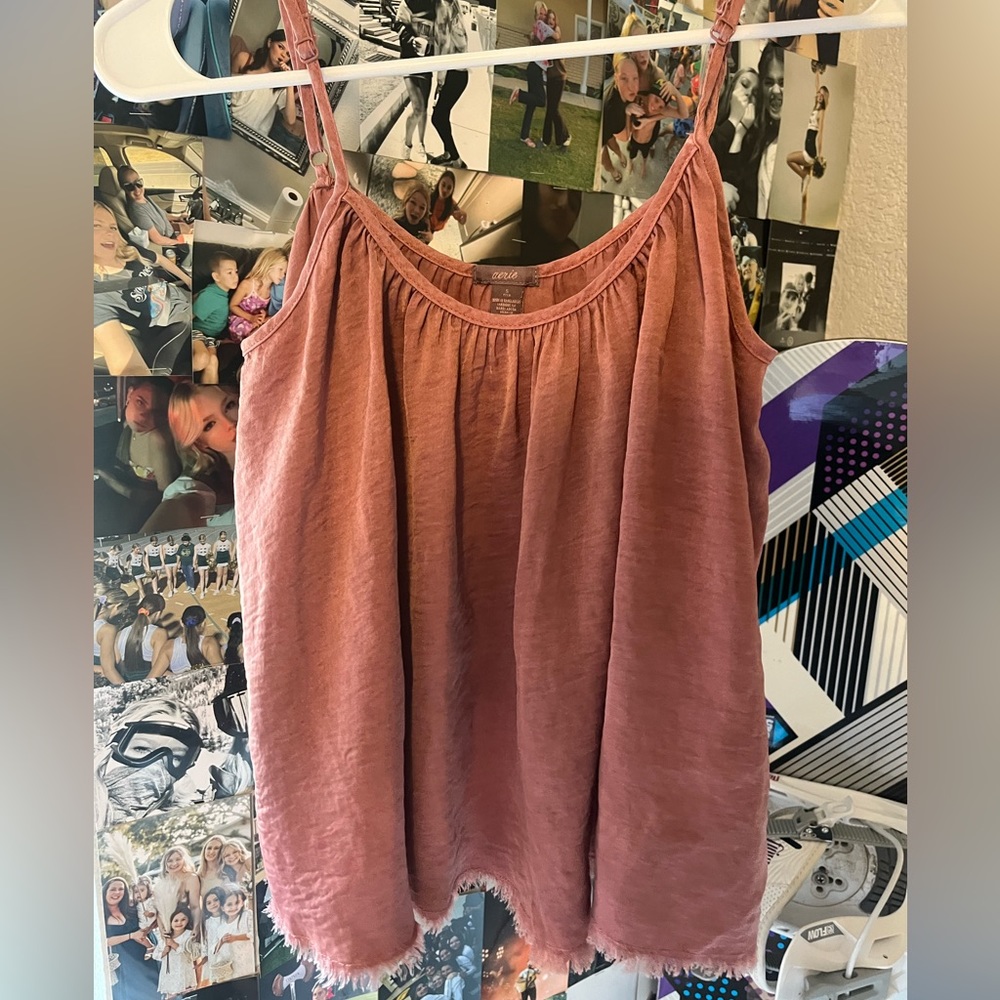 Flowwy spaghetti strap cropped tank ! 🥰